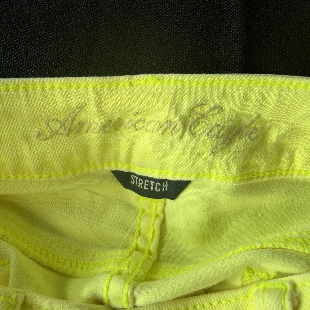 American Eagle AE Neon Volt Yellow Denim Shorts Size 2 Frayed Y2K Festival EUC